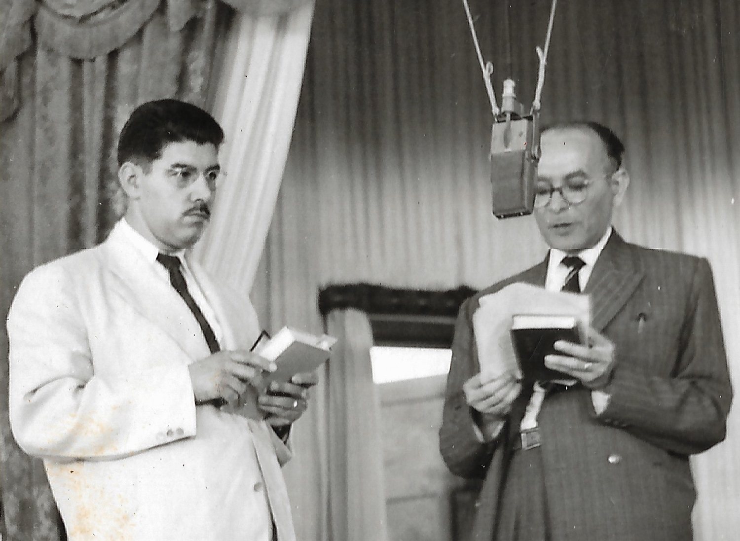 Rev. José pregando no rádio
